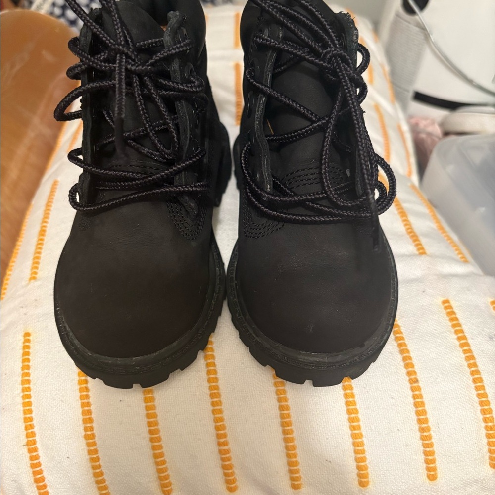 Clean clean clean Timberland boots